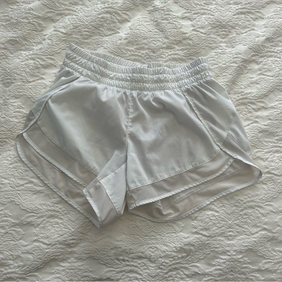 ATHLETA MESH RACER RUN MID RISE 4 SHORT - Picture 3 of 4